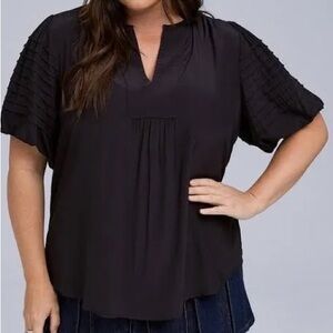 torrid Belle isle Black Split-Neck Pintuck Puff Sleeve Blouse